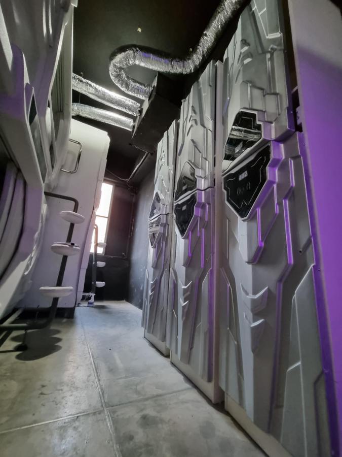 Met A Space Pod @Phrom Phong Bangkok Bagian luar foto