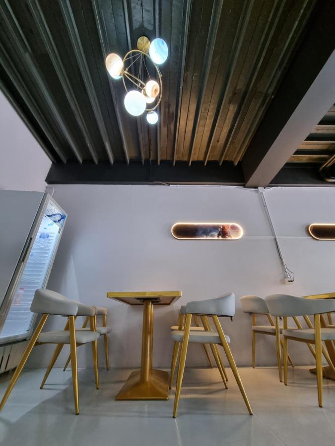 Met A Space Pod @Phrom Phong Bangkok Bagian luar foto