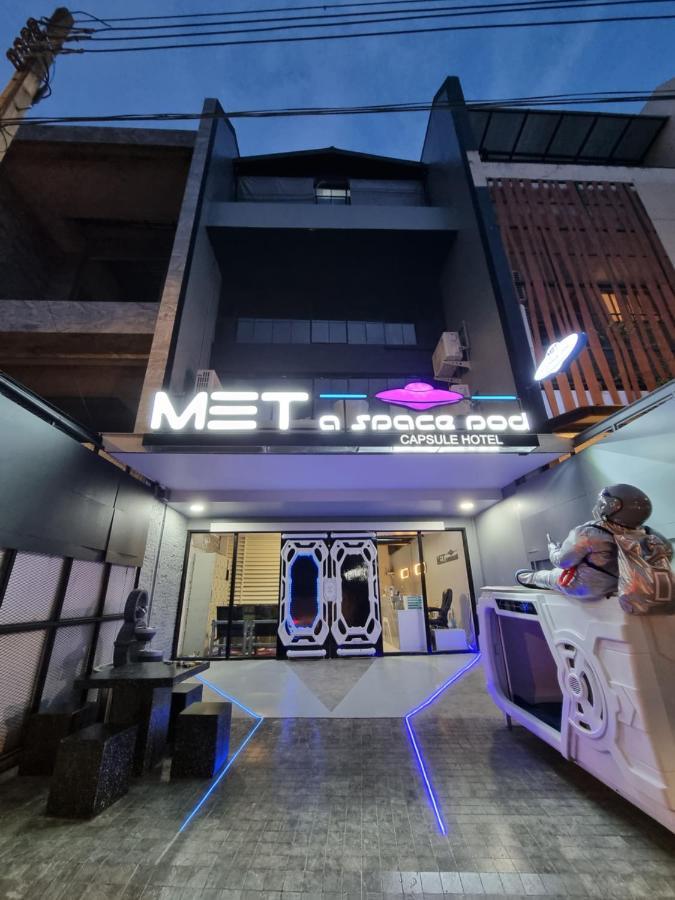Met A Space Pod @Phrom Phong Bangkok Bagian luar foto