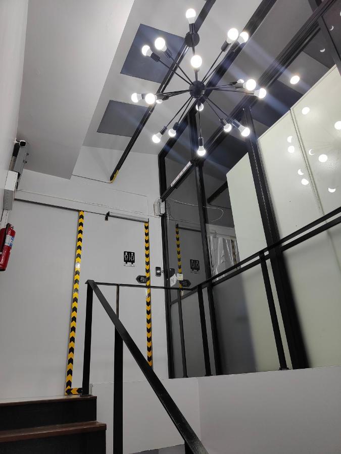 Met A Space Pod @Phrom Phong Bangkok Bagian luar foto